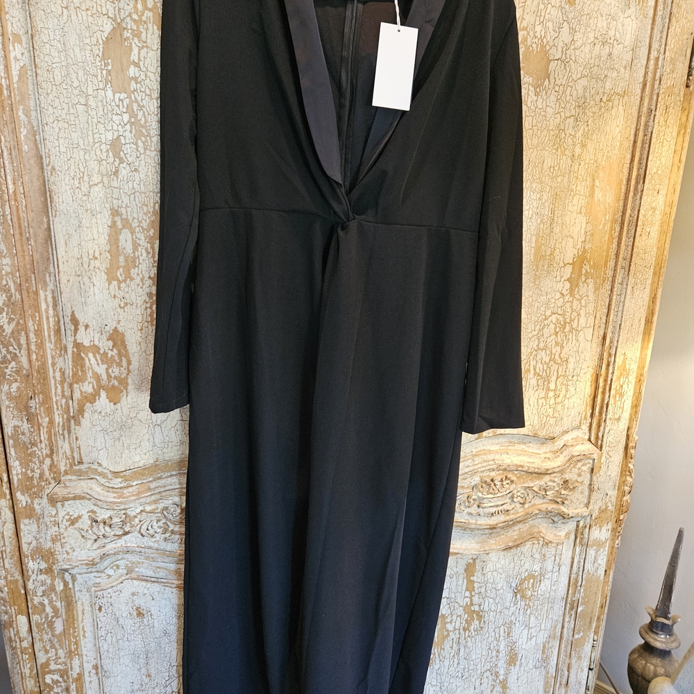 Elegant Black Long Sleeve Twist-Front Maxi Dress - Picture 7 of 8